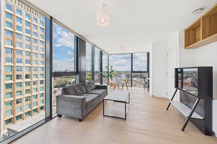 1 Bedroom Apartment To Rent In Hill House, Highgate, N19