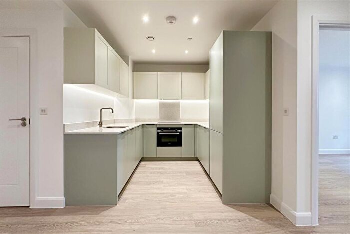 1 Bedroom Apartment To Rent In Ellipse House Eden Place, Royal Eden Docks, E16