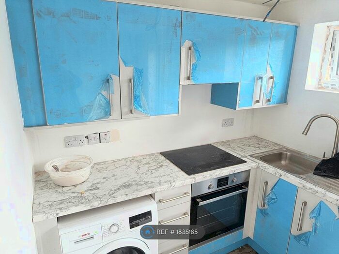 3 Bedroom Flat To Rent In Knighton Road, Leicester, LE2