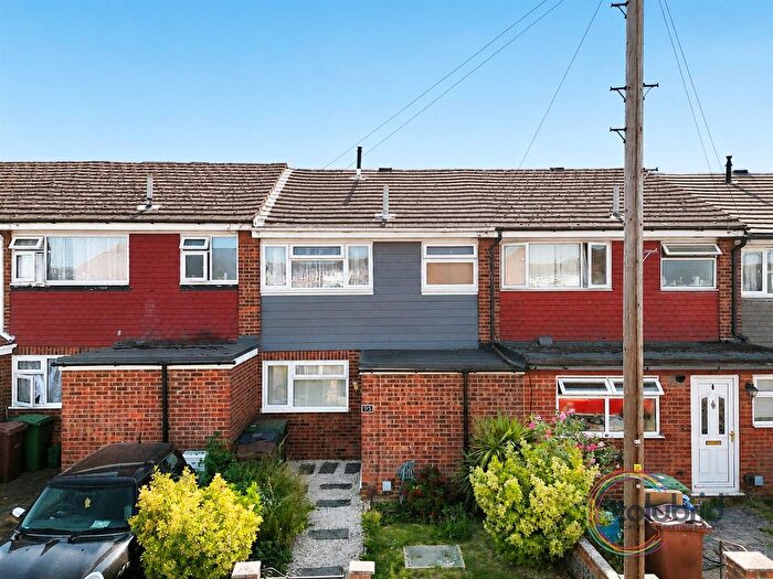 3 Bedroom Terraced House For Sale In Howell Road, Corringham, SS17