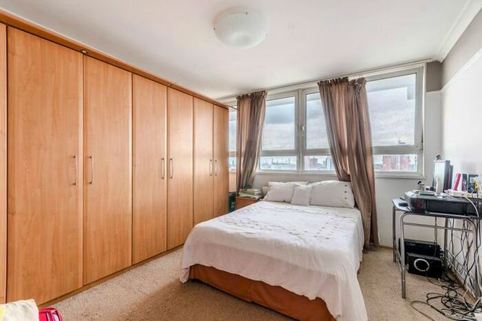 2 Bedroom Flat To Rent In Clapham Road, Stockwell, London, SW9