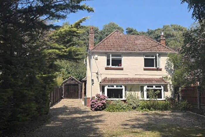 4 Bedroom House To Rent In Glenmoor Road, BH22