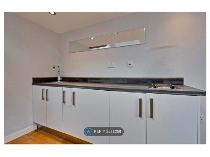 1 Bedroom Flat To Rent In Suffolk House, Weybridge, KT13