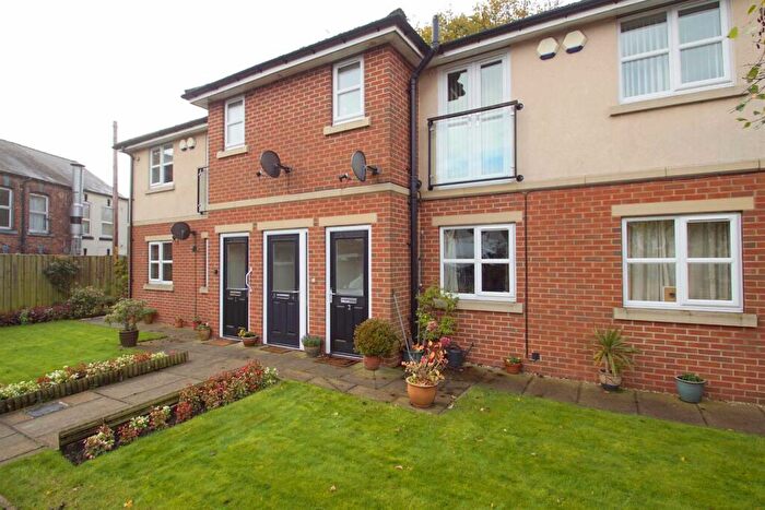 2 Bedroom Apartment To Rent In Cross Street, Leeds, LS15