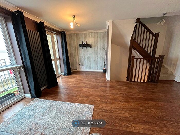 4 Bedroom Terraced House To Rent In Wharfside Close, Erith, DA8