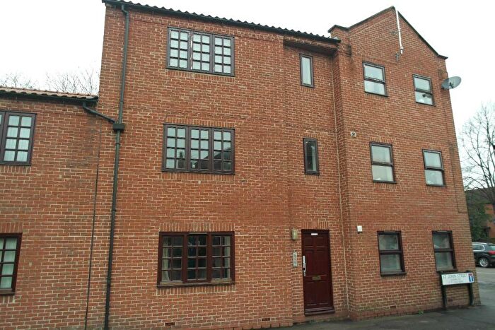 2 Bedroom Flat To Rent In Chapelgate, Retford, DN22
