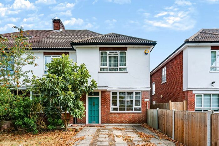 3 Bedroom Maisonette For Sale In The Avenue, London, NW6