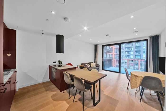 1 Bedroom Flat To Rent In Embassy Gardens, London, SW11