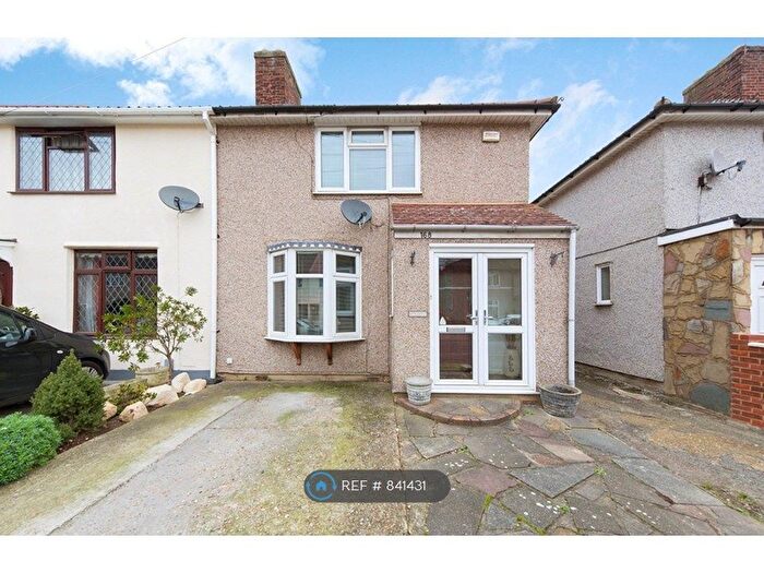 3 Bedroom End Terrace House To Rent In Ivyhouse Road, Dagenham, RM9