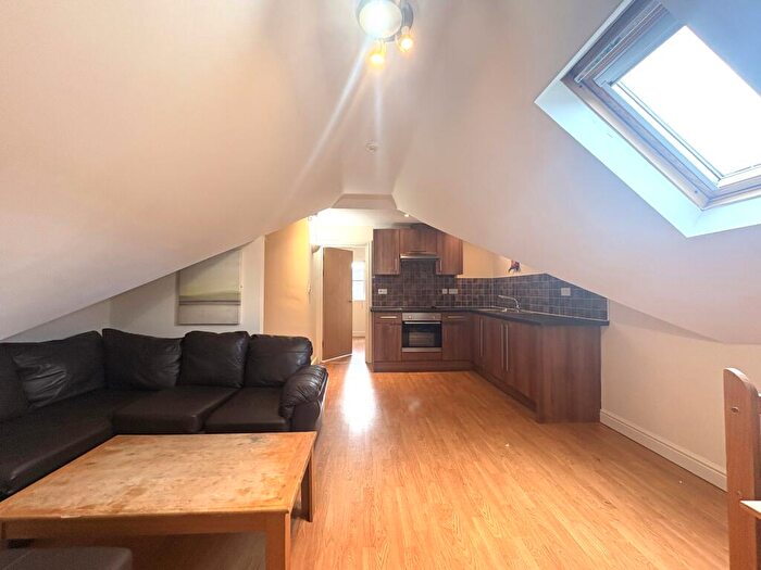 1 Bedroom Flat To Rent In Broadway, Cardiff, CF24