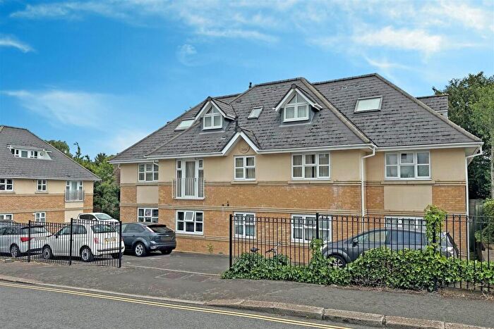 2 Bedroom Flat For Sale In Warwick Road, Redhill, RH1