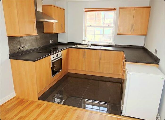 1 Bedroom Flat To Rent In The Dock House, Dock Street, HU1