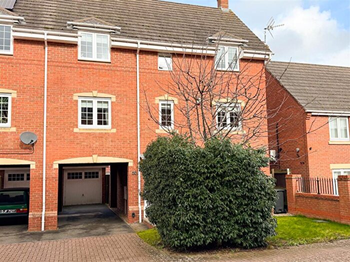 5 Bedroom Semi-Detached House For Sale In Foxglove Road, Desborough, Kettering, NN14