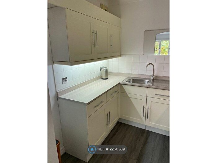 1 Bedroom Flat To Rent In The Hawthorns, Manchester, M32