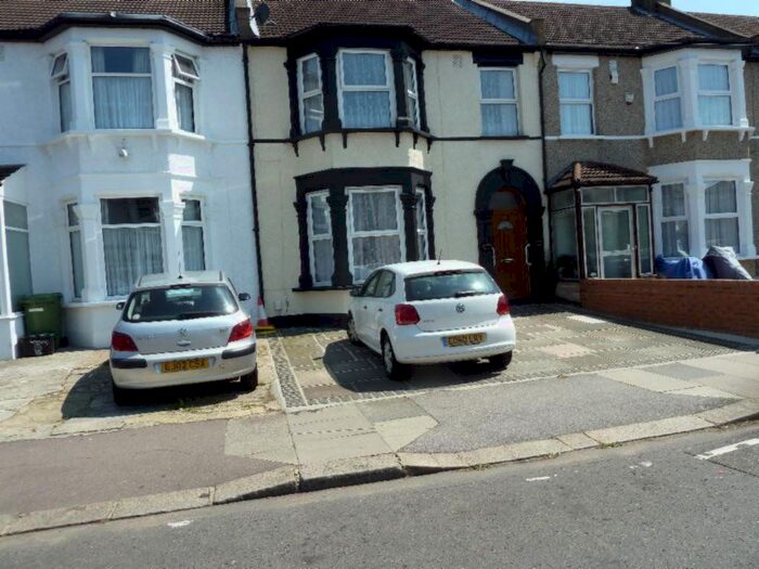 1 Bedroom Flat To Rent In Gordon Road, Ilford, Essex IG1