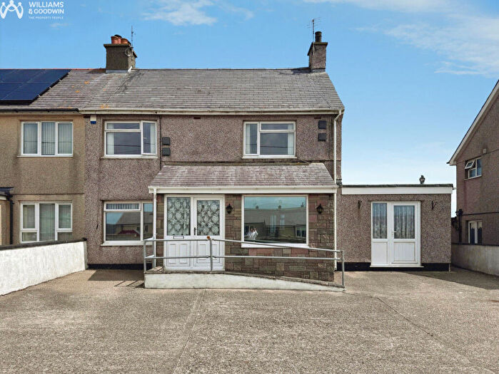 3 Bedroom Semi Detached House For Sale In Maes Alaw, Llanfachraeth, Anglesey, LL65