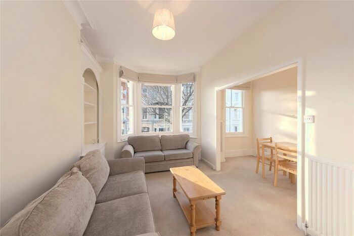 1 Bedroom Flat To Rent In Waldemar Avenue, Fulham, London, SW6