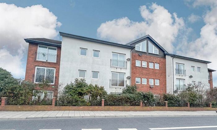 2 Bedroom Flat For Sale In Appletree Court, Bensham Road, Gateshead, NE8