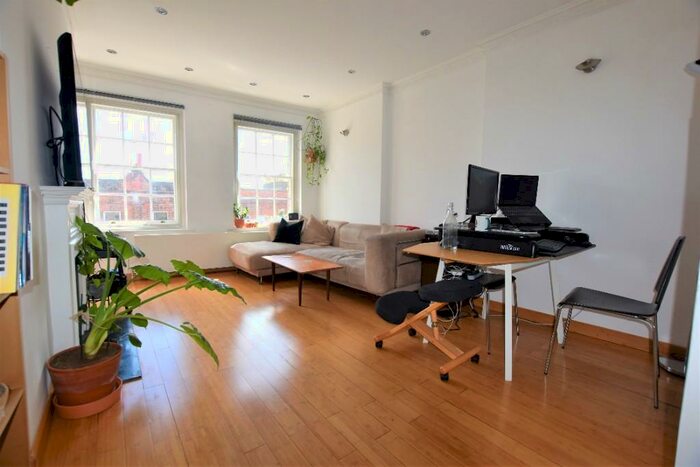 2 Bedroom Flat To Rent In Upper Street, London, N1
