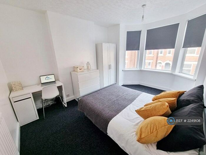 6 Bedroom Semi-Detached House To Rent In Kimbolton Avenue, Nottingham, NG7