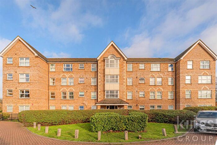 2 Bedroom Flat For Sale In Cobham Close, Enfield, EN1