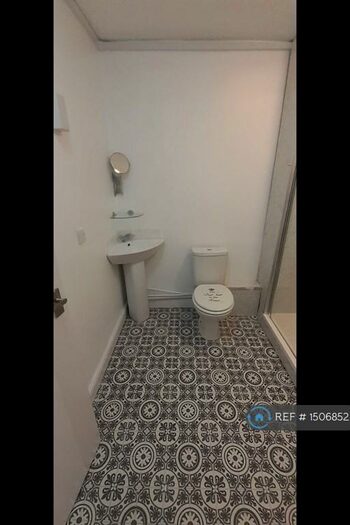 1 Bedroom Flat To Rent In Heywood Court, Middleton, Manchester, M24