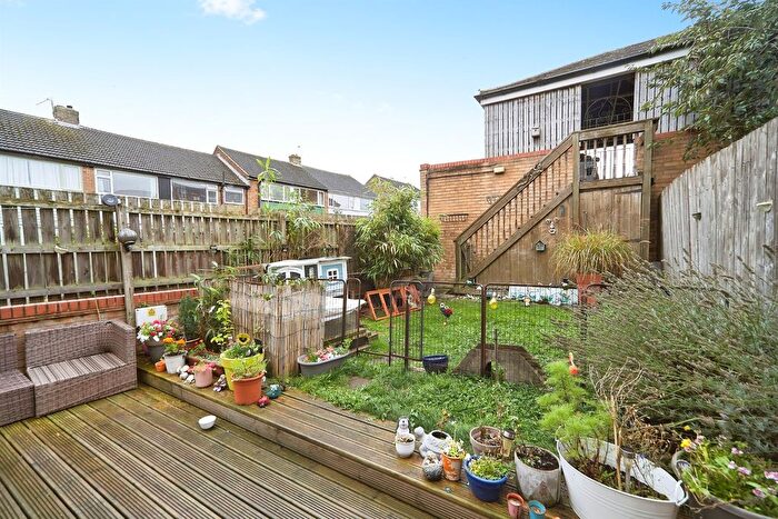 3 Bedroom Semi-Detached House For Sale In Broadlands Avenue, Pudsey, LS28