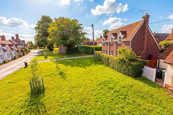 3 Bedroom Detached House For Sale In The Green South, Warborough, OX10