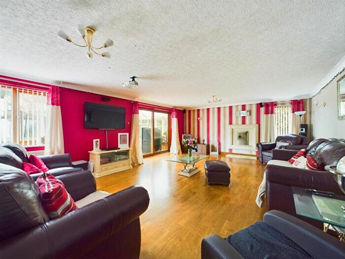 7 Bedroom Detached House For Sale In Jessops Lane, Gedling, Nottingham, NG4
