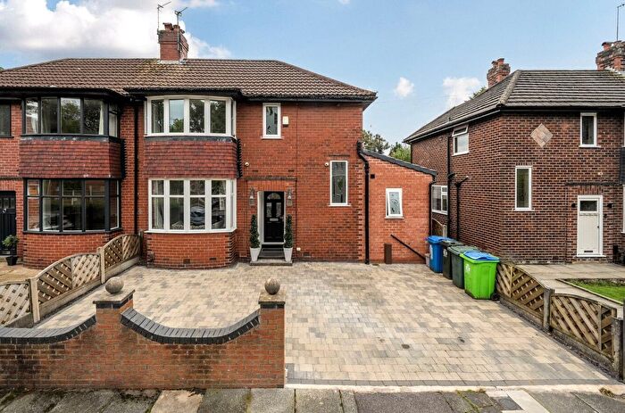 4 Bedroom Semi-Detached House For Sale In Kings Drive, Middleton, Manchester, M24