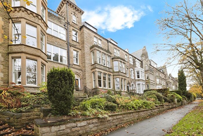 2 Bedroom Flat For Sale In Valley Drive, Harrogate, HG2