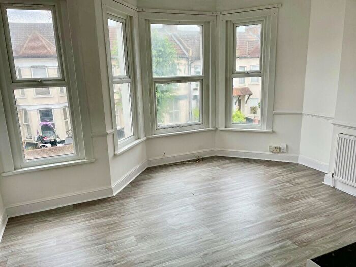 2 Bedroom Flat To Rent In Milton Street, Southend-On-Sea, Essex, SS2