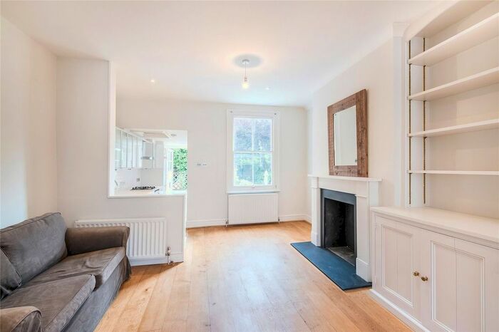 3 Bedroom Flat To Rent In Tadmor Street, Shepherds Bush, London, W12