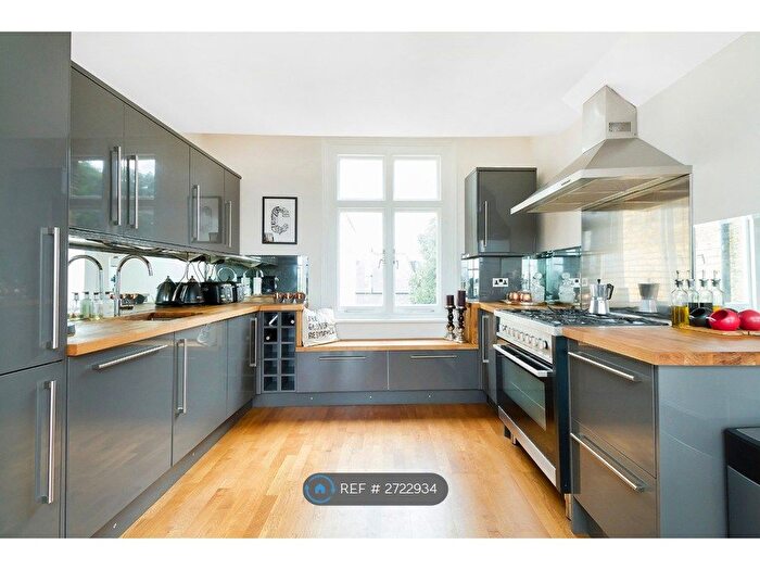 2 Bedroom Flat To Rent In Wandsworth Road, London, SW8