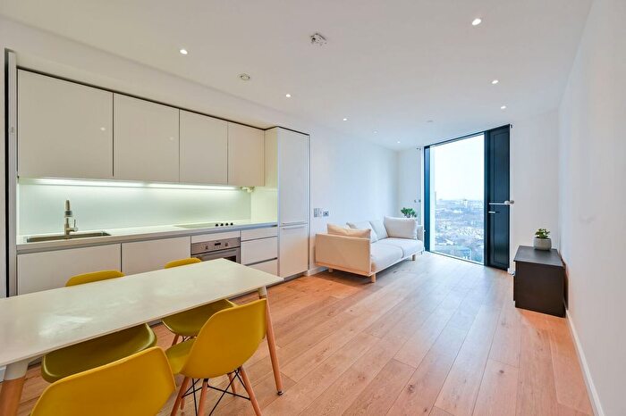 2 Bedroom Flat To Rent In Walworth Road, Elephant And Castle, London, SE1