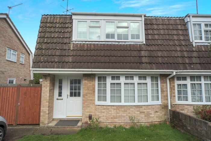 3 Bedroom Semi-Detached House To Rent In Richborough Close, Earley, Reading, RG6