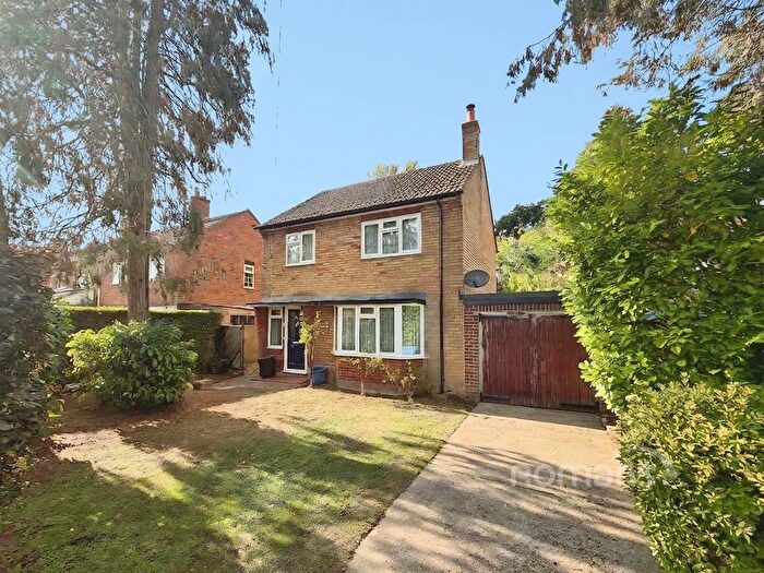 3 Bedroom Detached House For Sale In Rivermead Road, Camberley, Surrey, GU15
