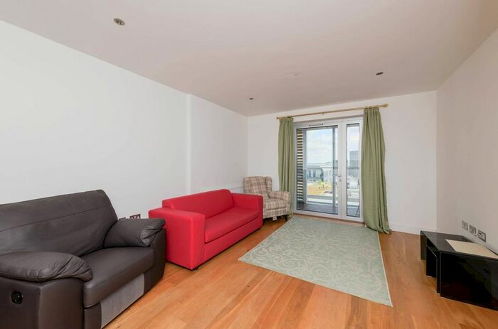 2 Bedroom Flat To Rent In Love Lane, Woolwich, London, SE18