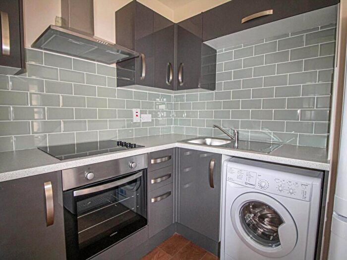 Apartment To Rent In Apt, - East Parade #, HG1