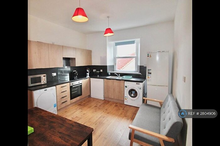 3 Bedroom Flat To Rent In Don St, Aberdeen, AB24