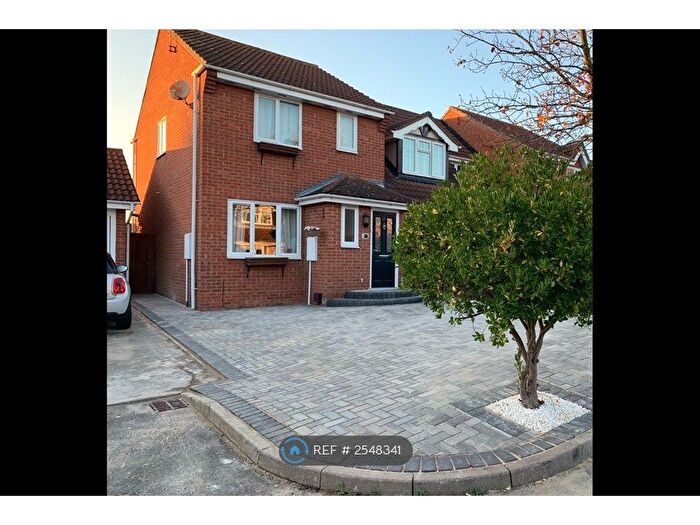 3 Bedroom Semi-Detached House To Rent In Knox Court, Wickford, SS12