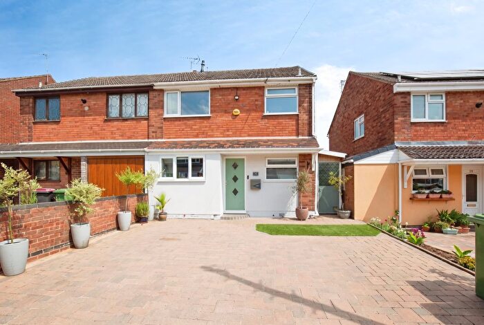 3 Bedroom Semi-Detached House For Sale In Wakeford Close, Ridge Lane, CV10
