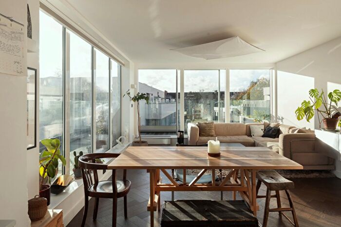 3 Bedroom Flat For Sale In Spurstowe Terrace, London, E8