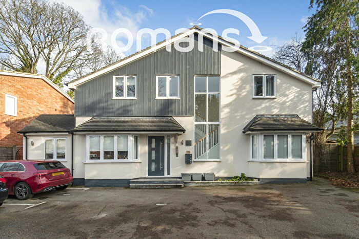 2 Bedroom Apartment To Rent In Pinewood Avenue, Crowthorne, RG45