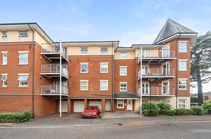 2 Bedroom Flat To Rent In Rollesbrook Gardens, Southampton, Hampshire, SO15