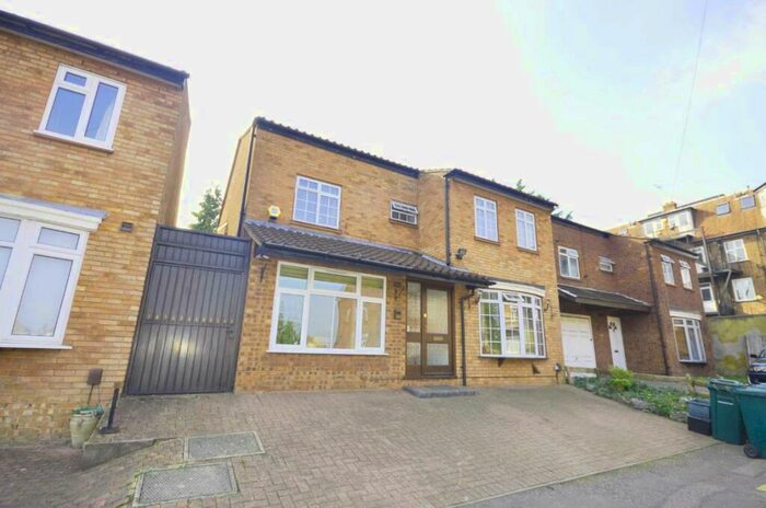 5 Bedroom Detached House To Rent In Water Brook Lane, London, NW4