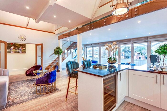 3 Bedroom Flat To Rent In Thameside, Henley-on-Thames, Oxfordshire, RG9