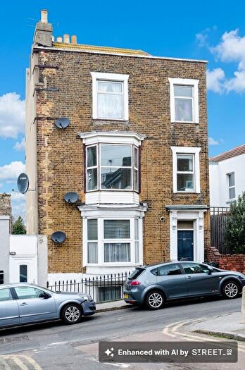 1 Bedroom Flat For Sale In Dane Hill, Margate, CT9