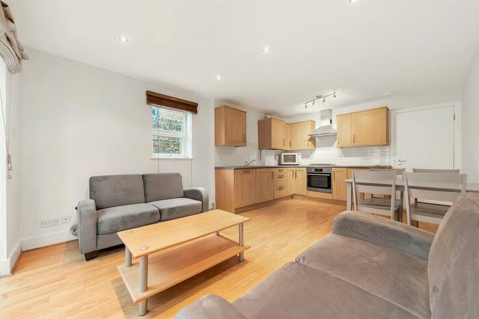 3 Bedroom Flat To Rent In Killyon Road, London, SW8