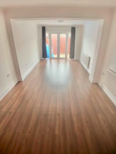 4 Bedroom Semi-Detached House To Rent In Richmond Crescent, Slough, SL1